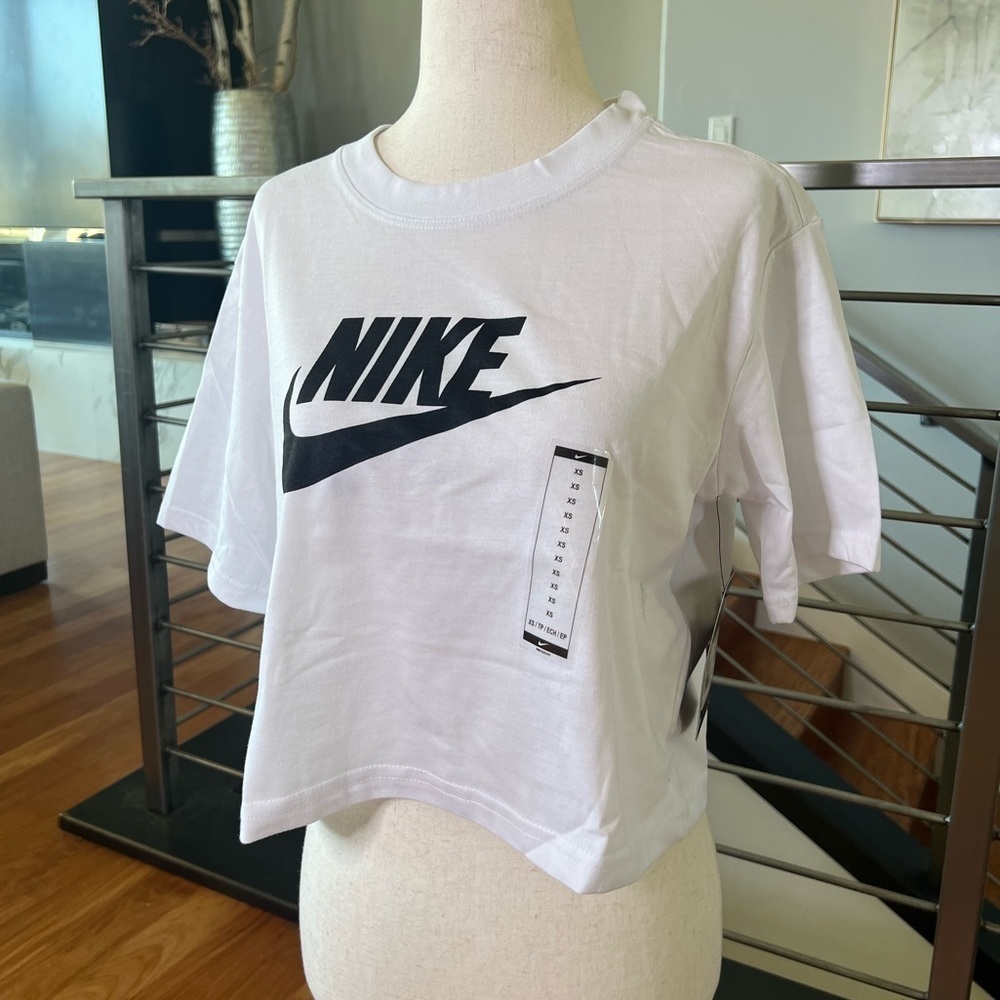 Nike Sportswear Essential Cropped Logo T-Shirt - White & Black